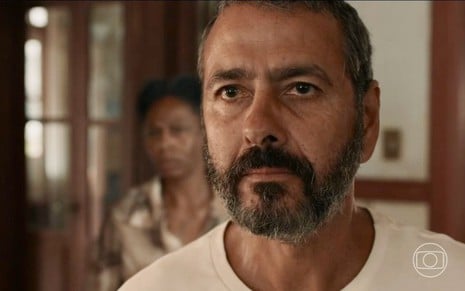 O ator Marcos Palmeira está em close em cena da novela Renascer como José Inocêncio