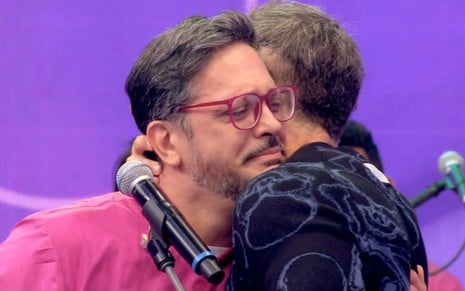 Lucio Mauro Filho chora no Caldeirão com Mion, na Globo